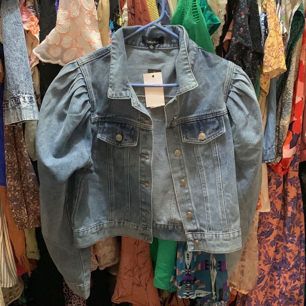 Women’s puff sleeve denim jacket. NWT